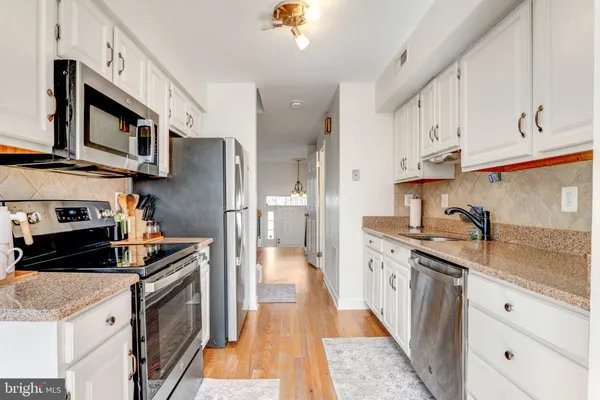 $515,000 | 20403 Ivybridge Court, Montgomery Village, MD 20886