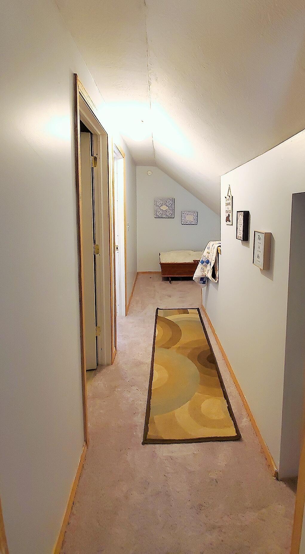 322 Reed Avenue Marion, OH 43302 - Photo 14 of 19 Upstairs Hallway