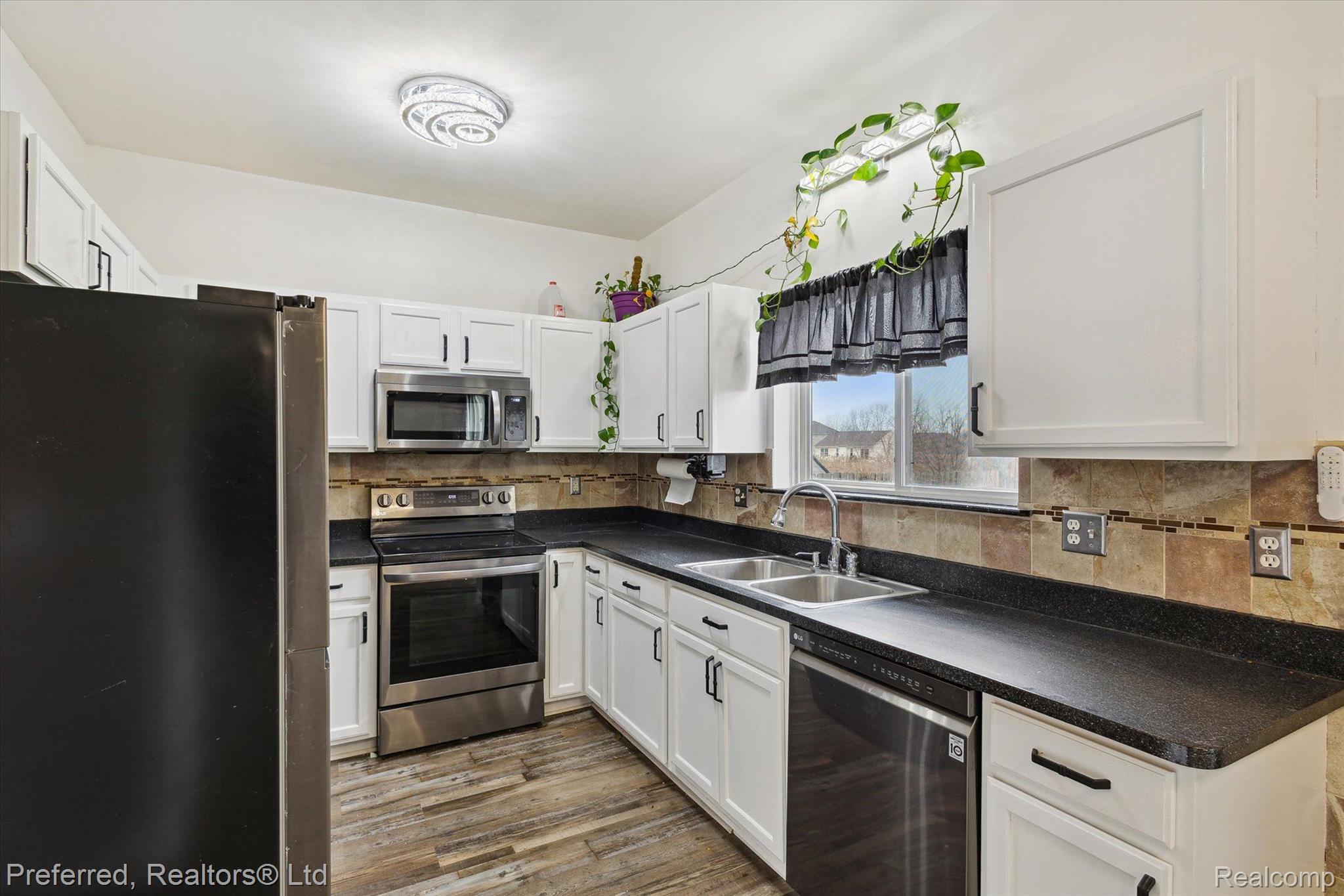 52119 Rivard Road New Baltimore, MI 48047 - Photo 14 of 38 Gallery Image 14