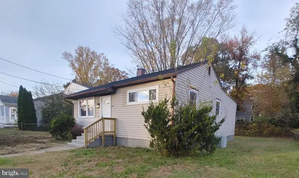 a view of a house with a yard and plants