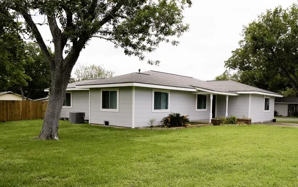 $295,000 | 214 South Street, Schulenburg, TX 78956