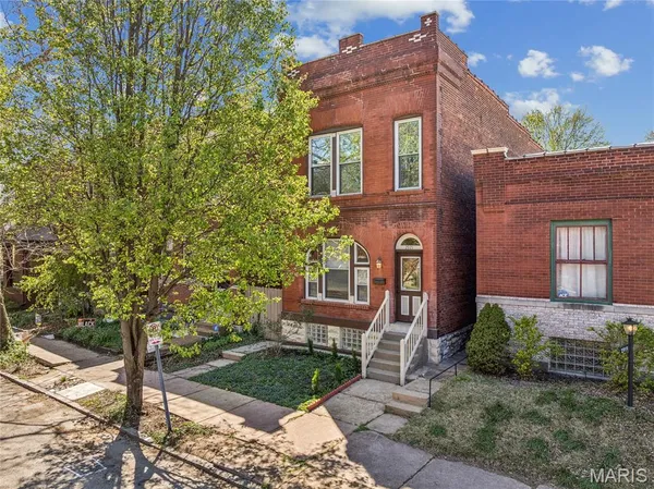 $335,000 | 2921 Virginia Avenue, St. Louis, MO 63118