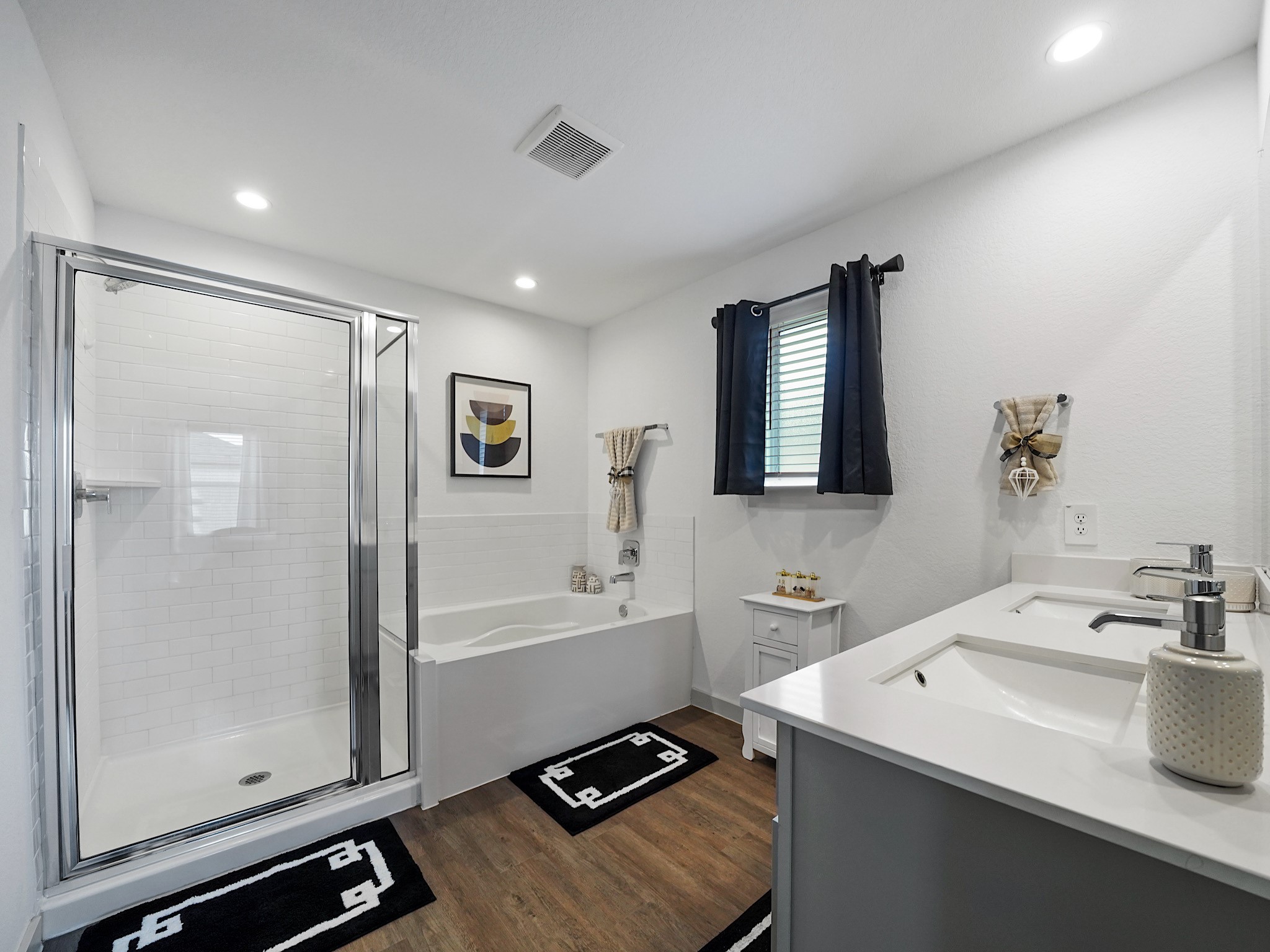 7823 Cattlewood Pass Rosharon, TX 77583 - Photo 15 of 17 Alternate view of the bathroom.