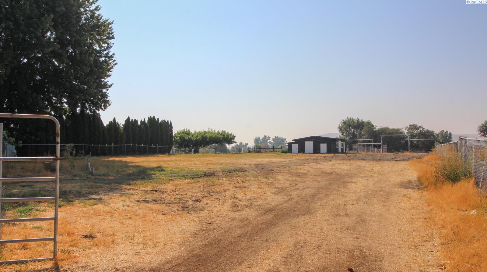 220709 East Game Farm Road Kennewick, WA 99337 - Photo 3 of 47 Gallery Image 3