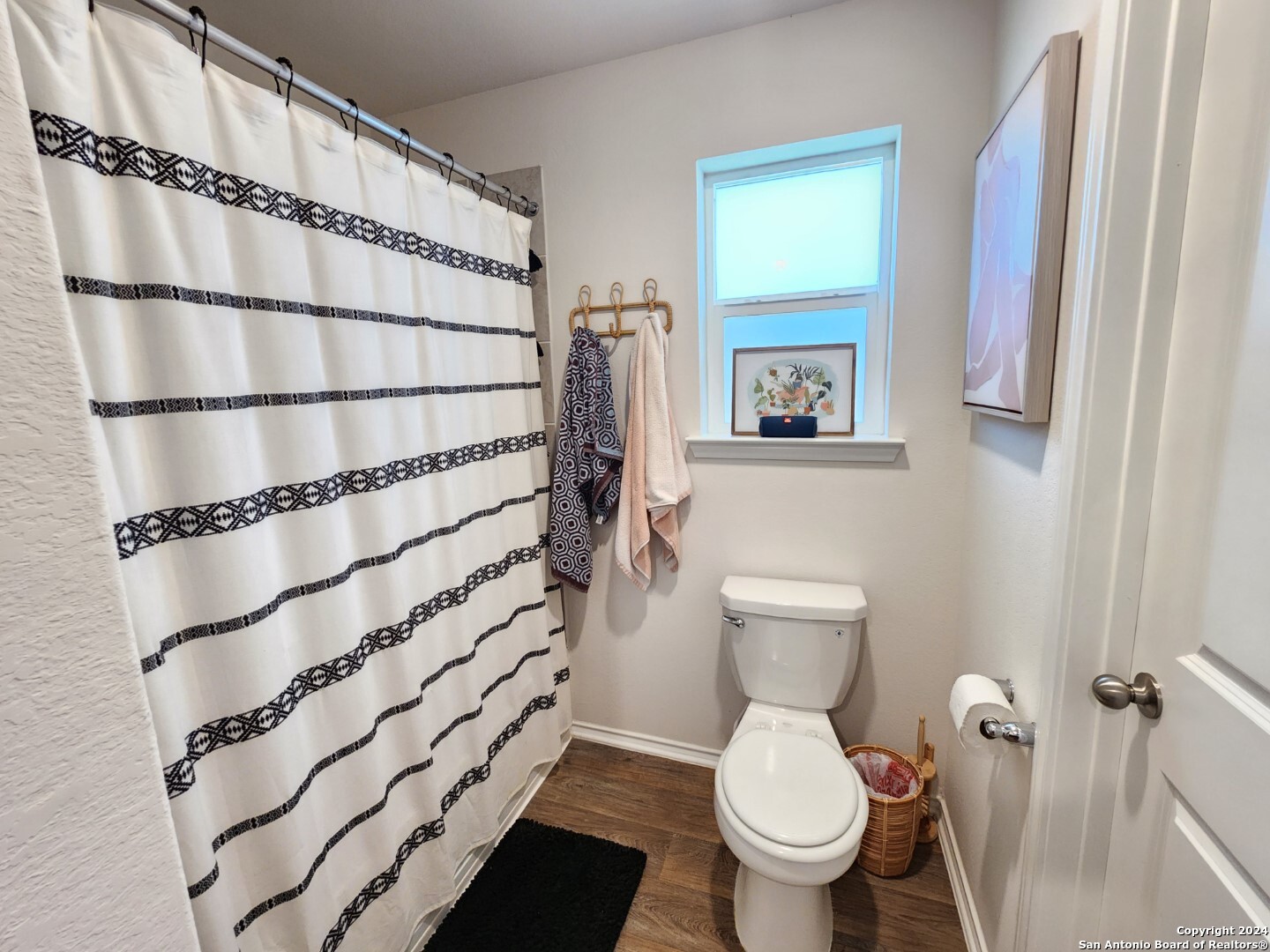 6619 Dynamic Sound San Antonio, TX 78252 - Photo 18 of 20 a bathroom with a toilet and a shower curtain