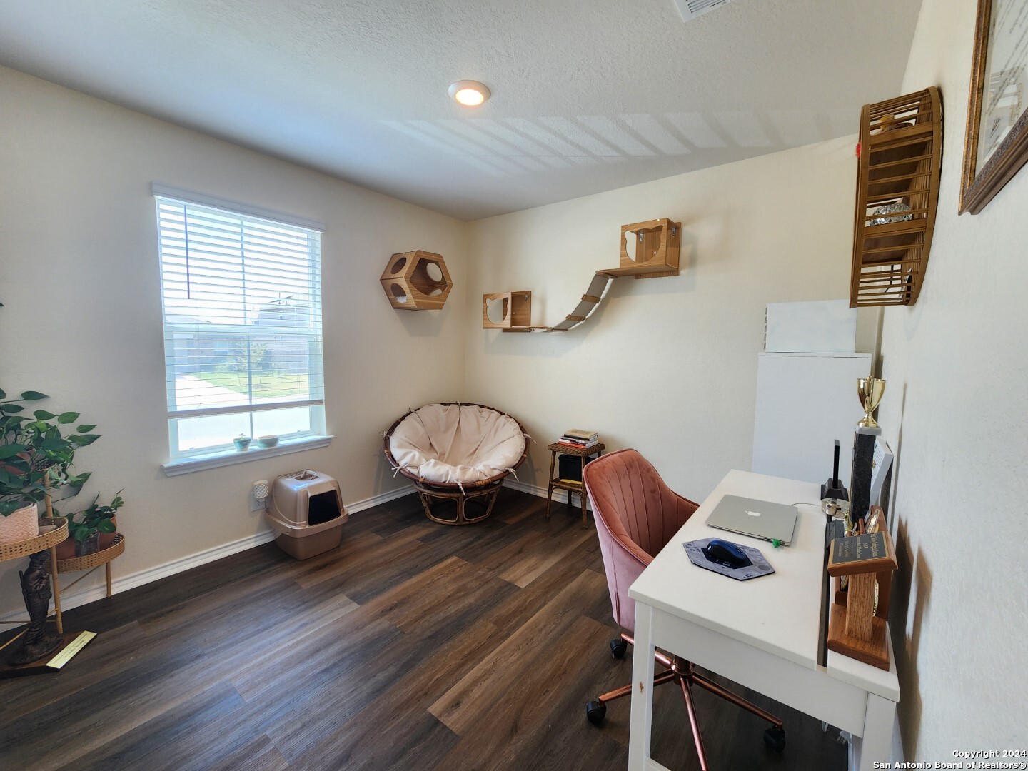 6619 Dynamic Sound San Antonio, TX 78252 - Photo 4 of 20 a living room with furniture and wooden floor
