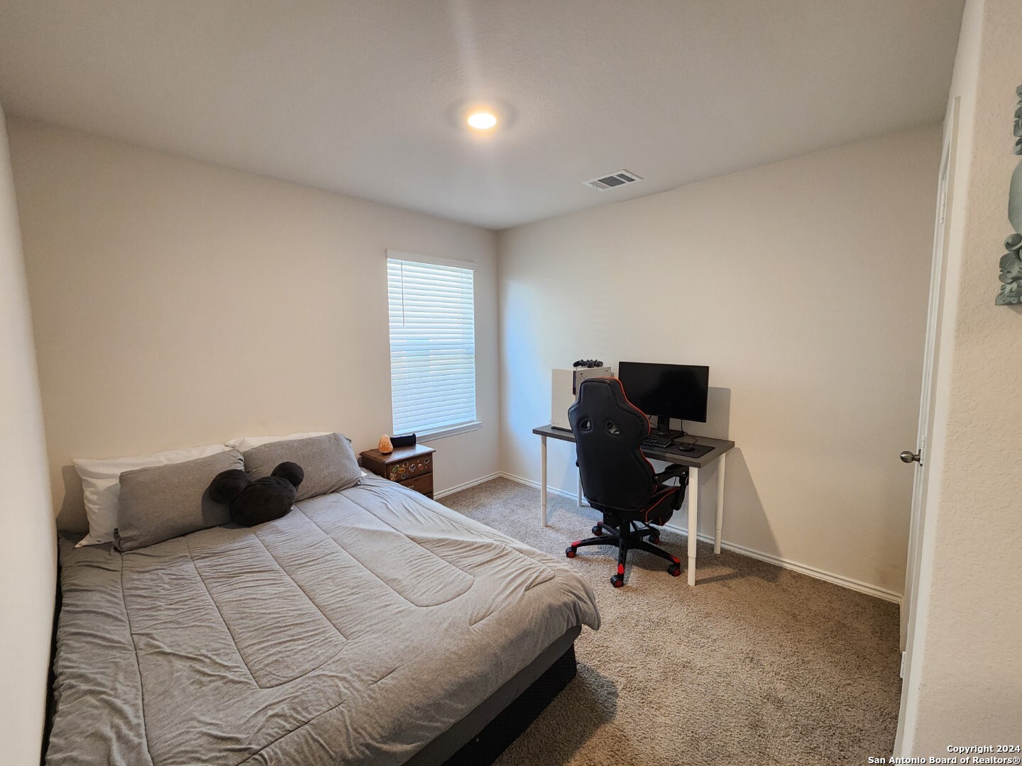 6619 Dynamic Sound San Antonio, TX 78252 - Photo 6 of 20 a bedroom with a bed and a computer on it