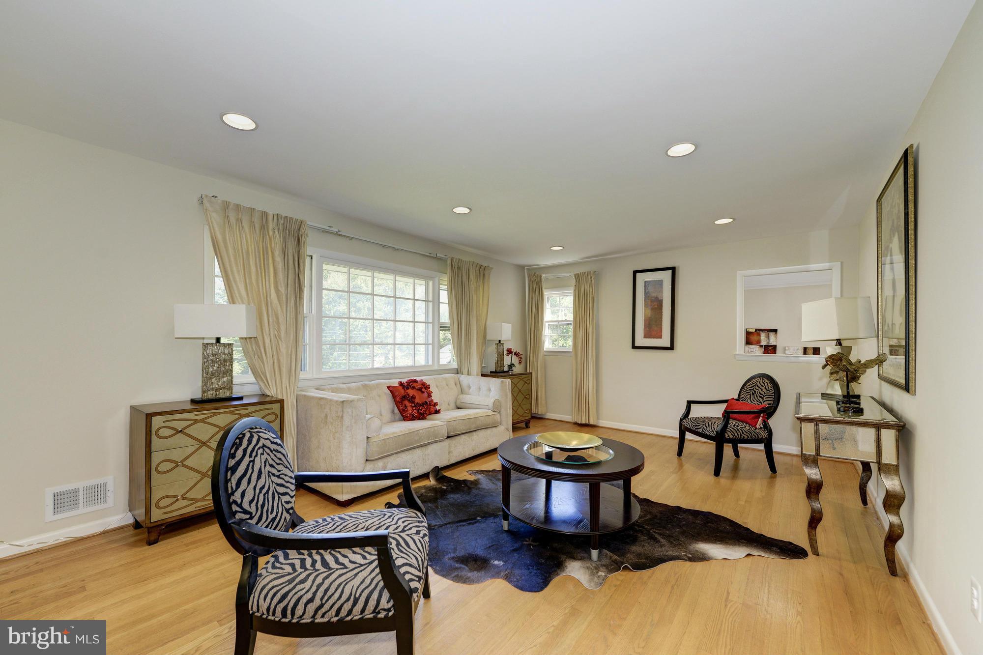6000 5th Road North Arlington, VA 22203 - Photo 3 of 29 Living Room