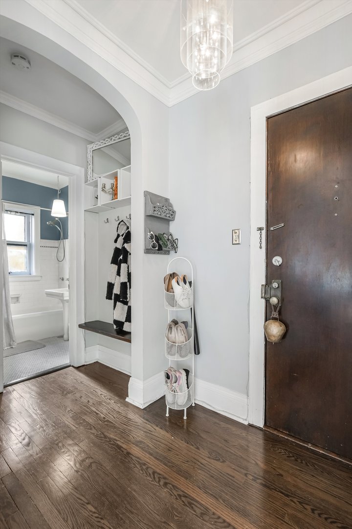 832 Michigan Avenue, Unit 3G Evanston, IL 60202 - Photo 17 of 24 a view of an empty room and wooden floor