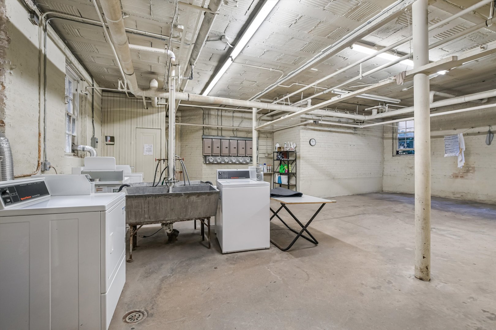 832 Michigan Avenue, Unit 3G Evanston, IL 60202 - Photo 20 of 24 a view of a room with racks
