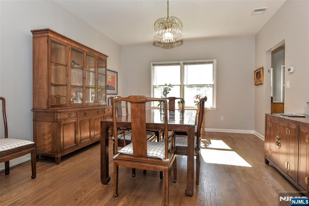 540 Burlington Street Paramus, NJ 07652 - Photo 6 of 34