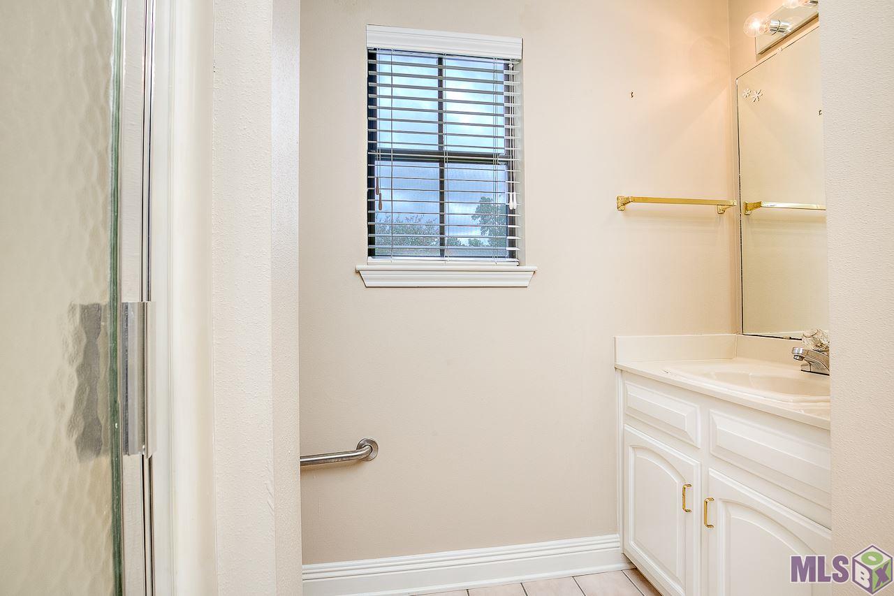 3446 Harris Drive Baton Rouge, LA 70816 - Photo 16 of 31 Additional Bath