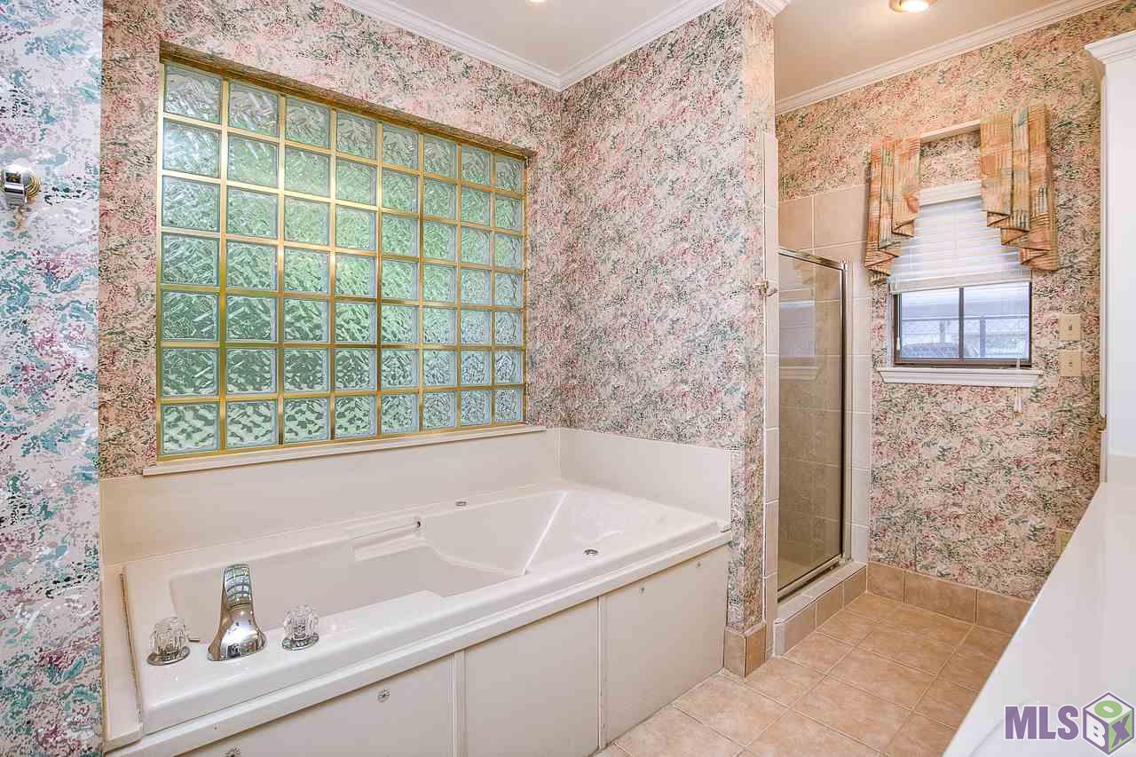 3446 Harris Drive Baton Rouge, LA 70816 - Photo 19 of 31 Jetted Tub