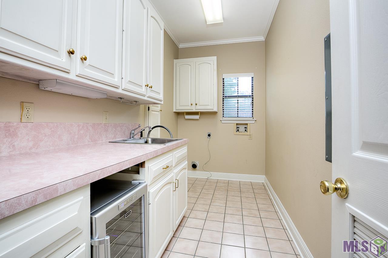 3446 Harris Drive Baton Rouge, LA 70816 - Photo 23 of 31 Laundry Room with Wine Fridge