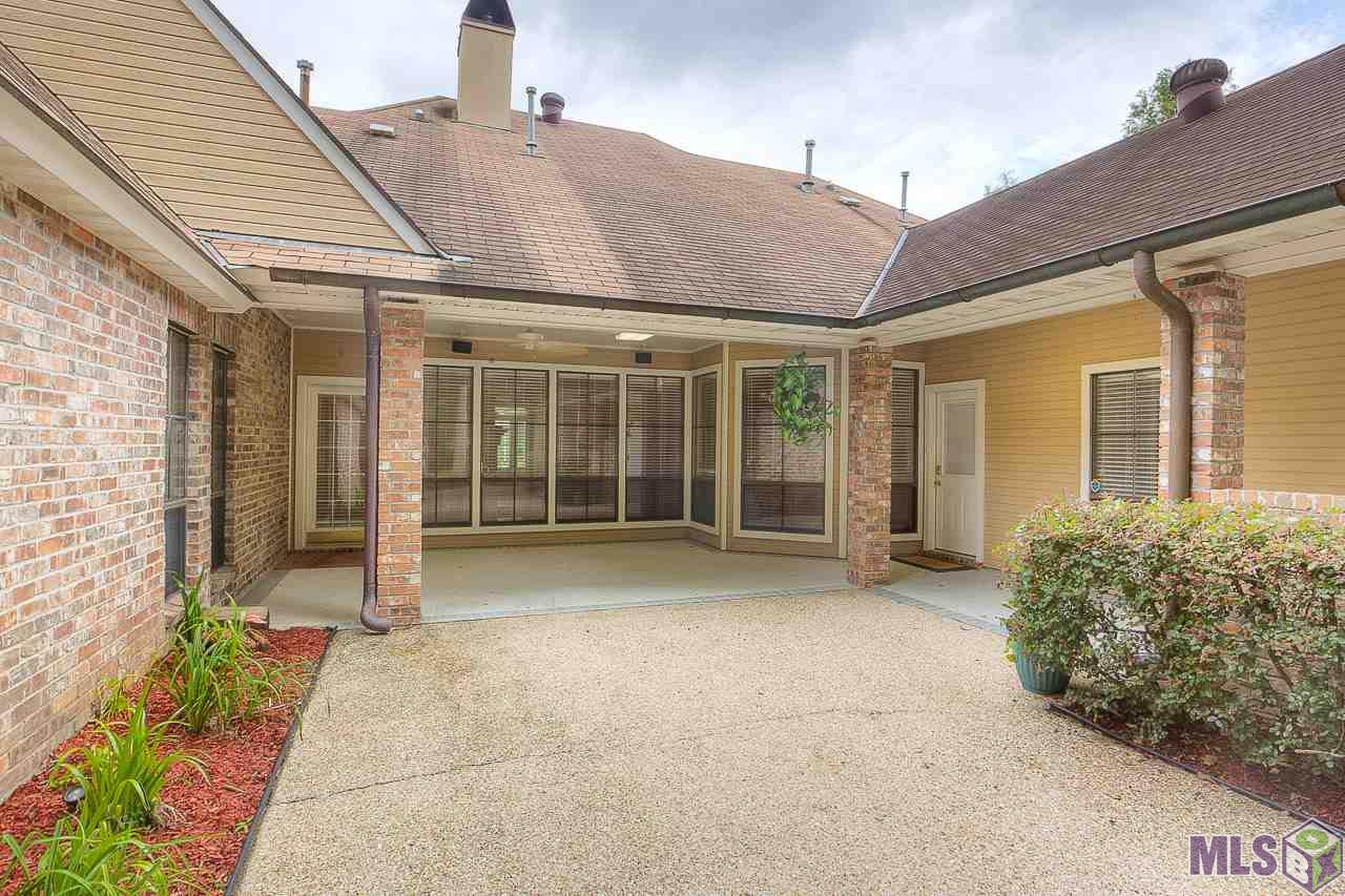 3446 Harris Drive Baton Rouge, LA 70816 - Photo 26 of 31 Courtyard And Covered Patio