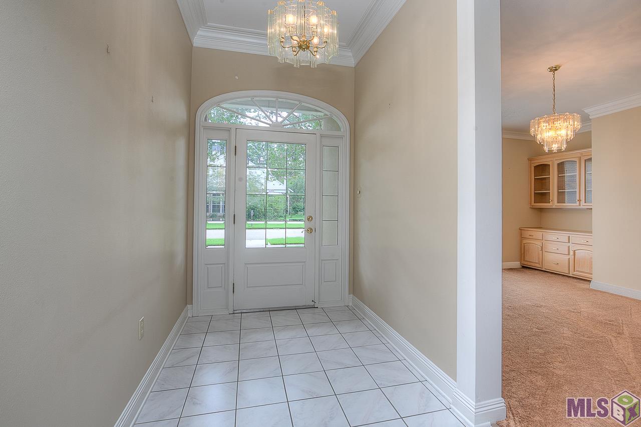 3446 Harris Drive Baton Rouge, LA 70816 - Photo 3 of 31 Wide Deep Bright Foyer