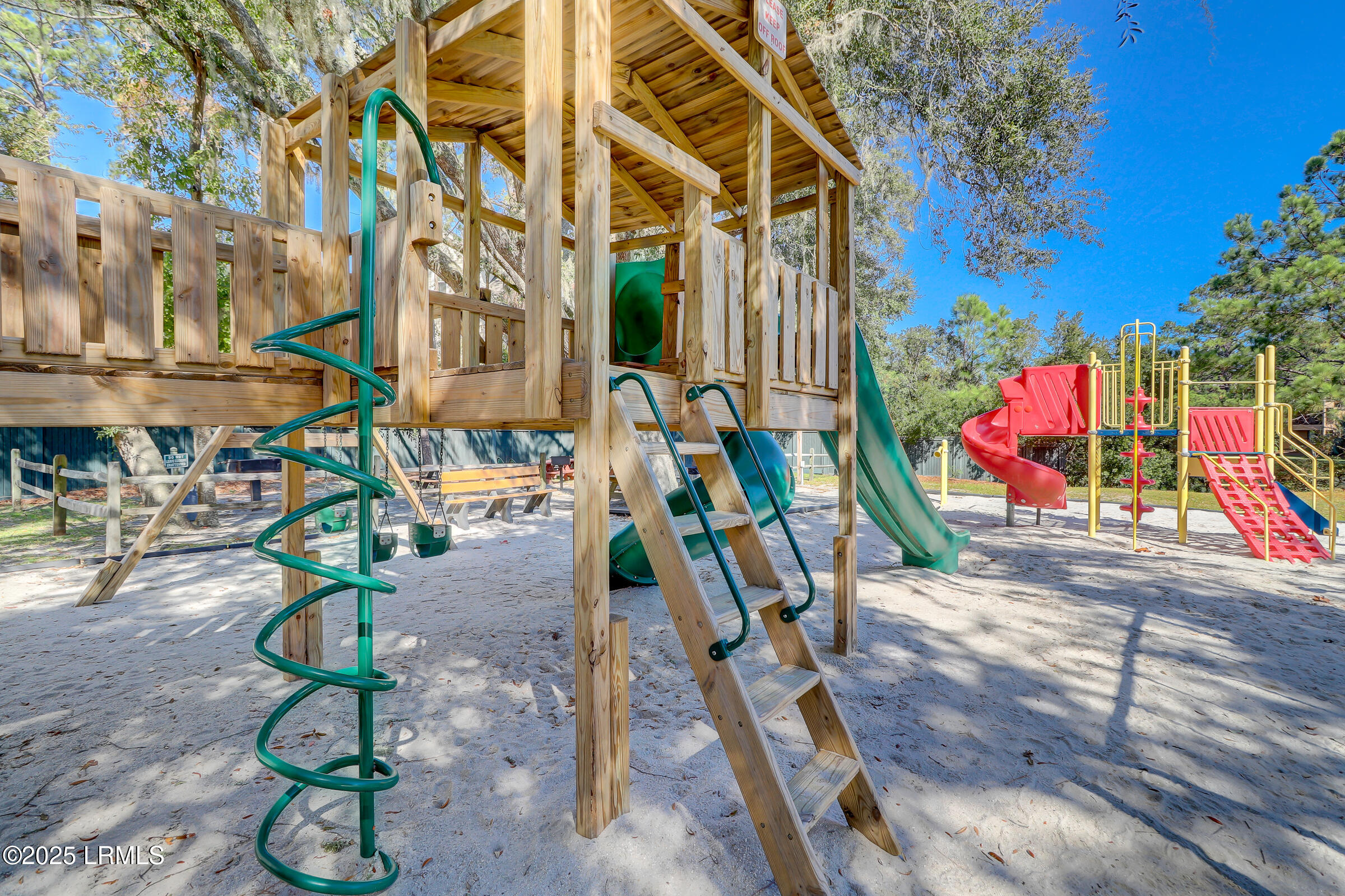 40 Folly Field Road, Unit 131C Hilton Head Island, SC 29928 - Photo 6 of 17 HHB&T Amenities_LuxImg_0016