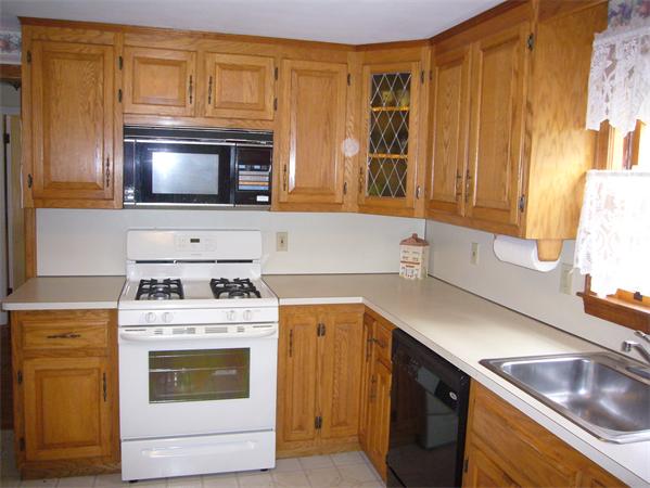 20 Holly Road Walpole, MA 02081 - Photo 6 of 21 Gallery Image 6