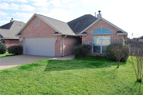 $1,895 | 110 Karten Lane, College Station, TX 77845