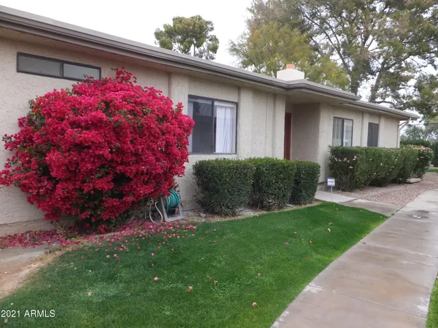 a view of a house with a backyard