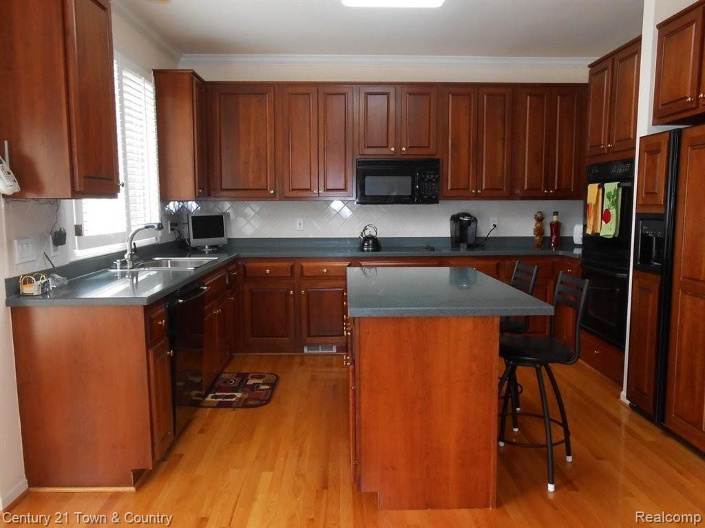 3587 Heron Ridge Drive Rochester, MI 48309 - Photo 14 of 30 Cherry Kitchen