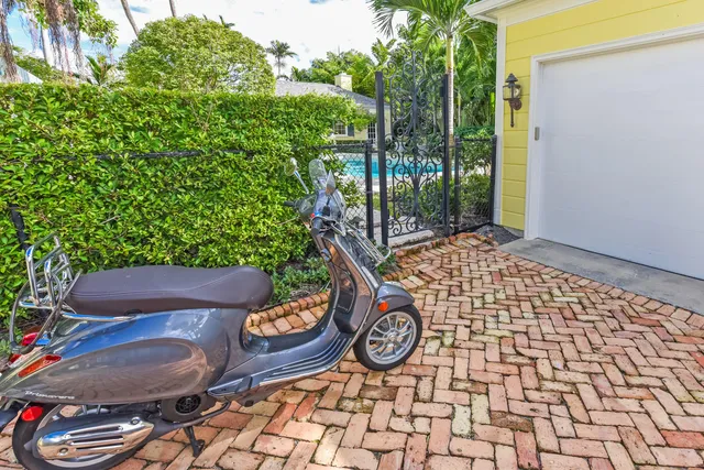 $15,500,000 | 250 Algoma Road, Palm Beach, FL 33480