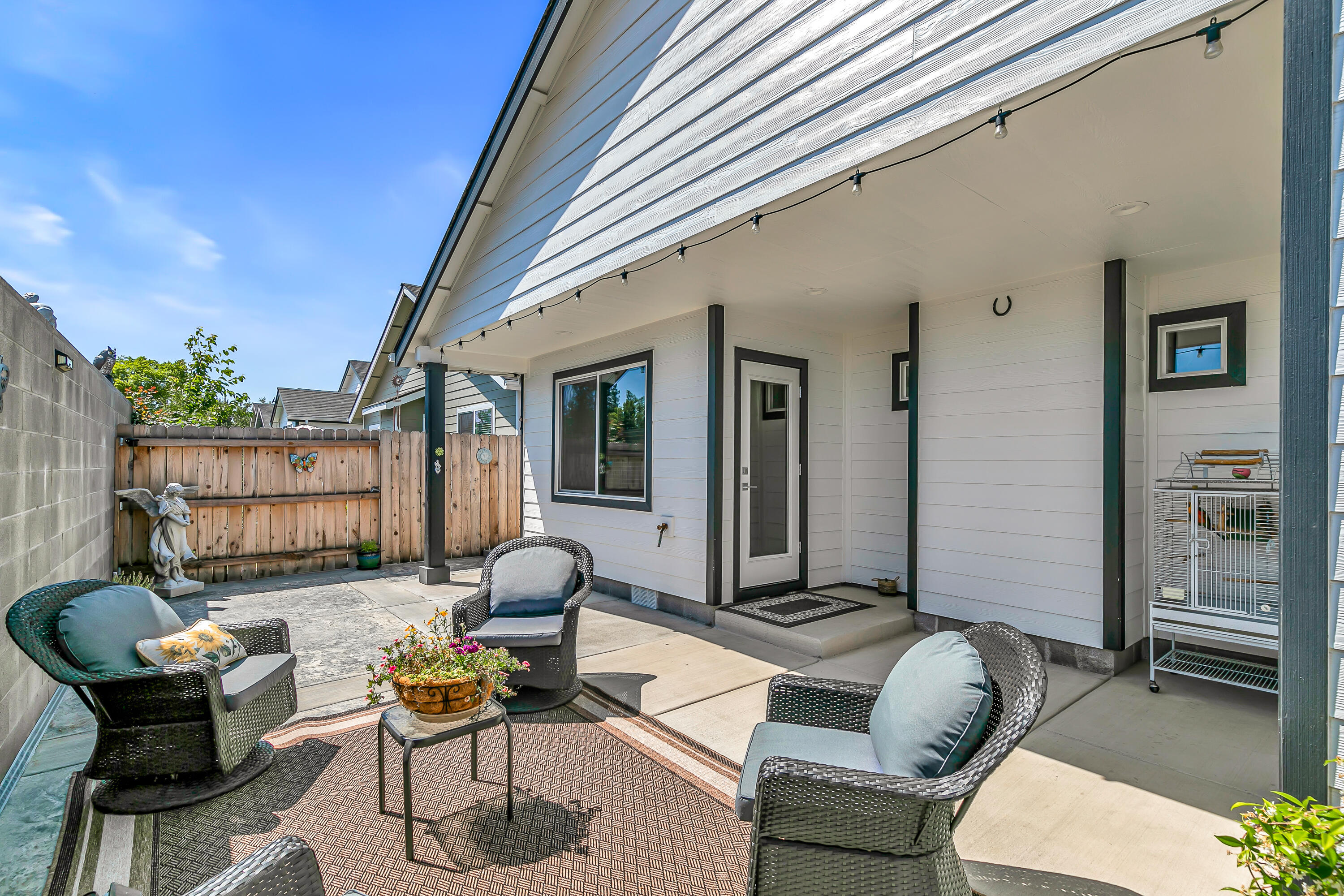 301 Reanna Way Medford, OR 97501 - Photo 32 of 36 9R9A8597