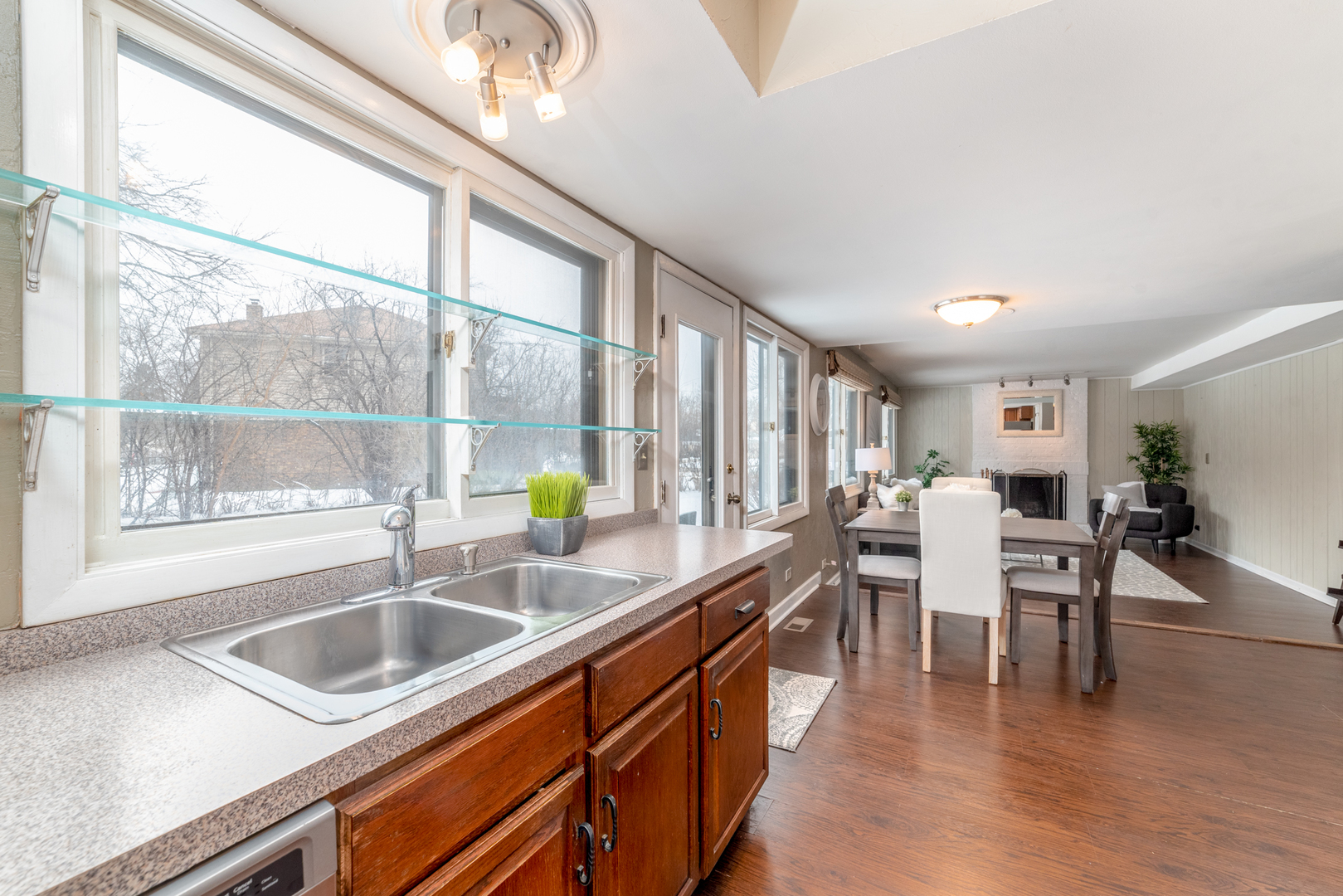 1206 West Hintz Road Arlington Heights, IL 60004 - Photo 7 of 30