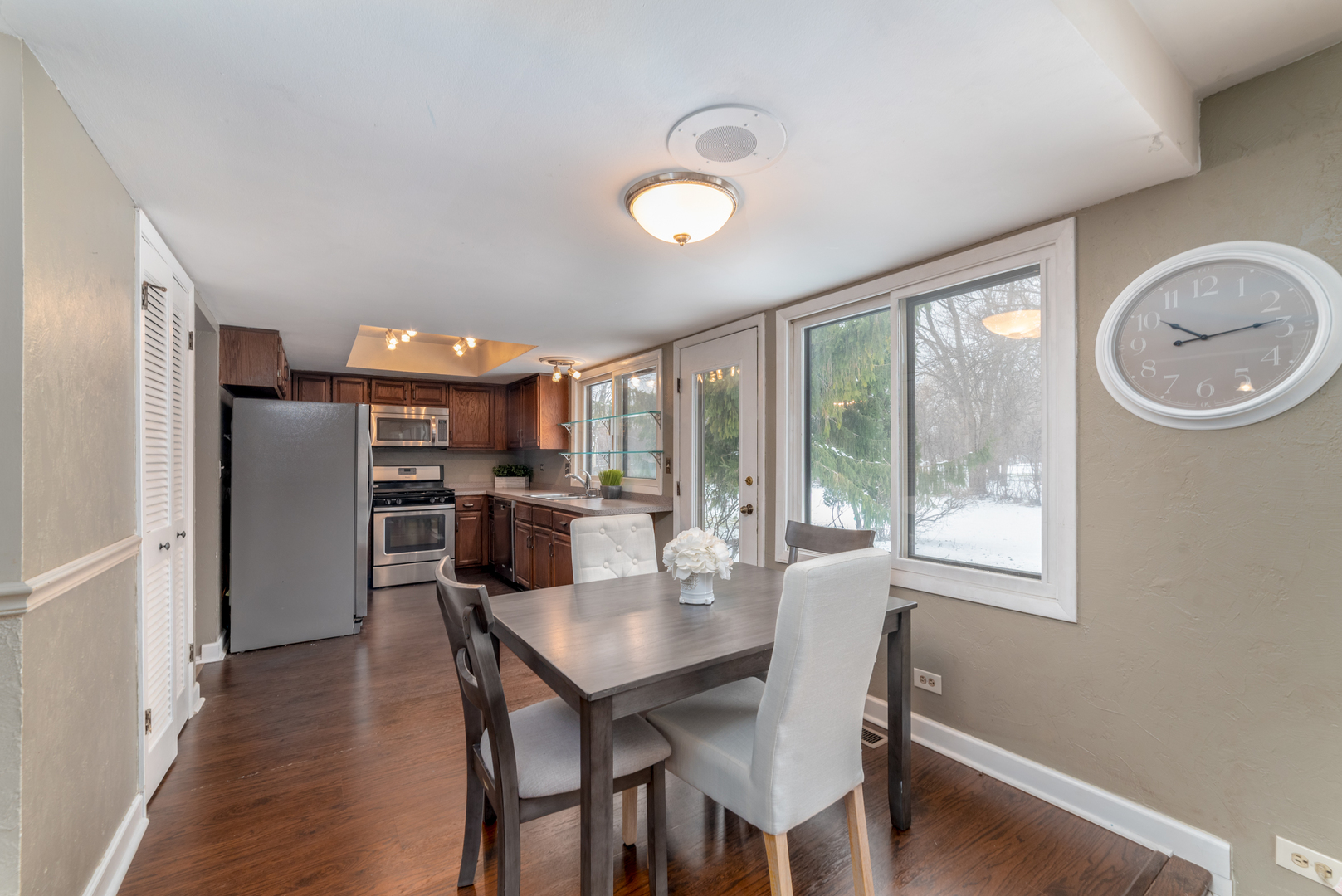 1206 West Hintz Road Arlington Heights, IL 60004 - Photo 8 of 30