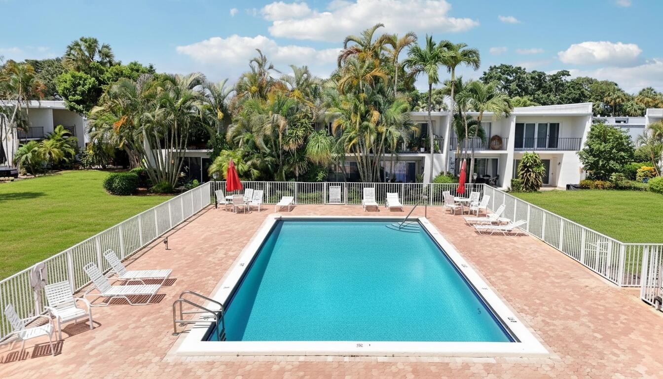 384 Golfview Road, Unit D North Palm Beach, FL 33408 - Photo 35 of 52 Community Pool