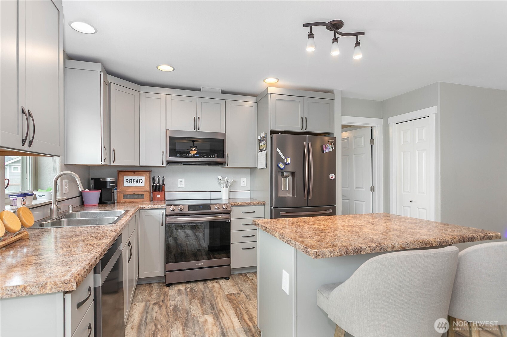 232 Front Street Sumas, WA 98295 - Photo 12 of 30