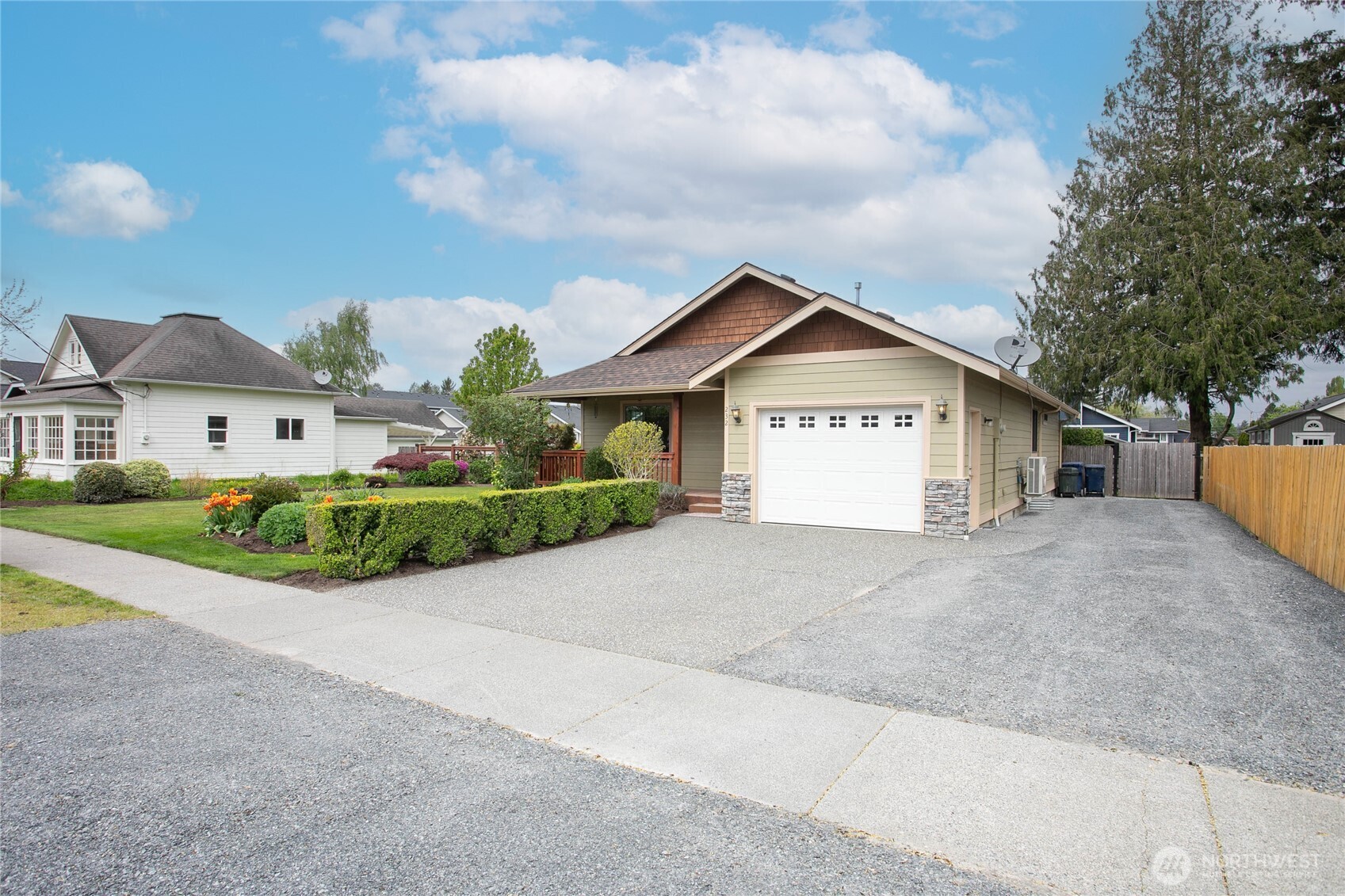 232 Front Street Sumas, WA 98295 - Photo 2 of 30