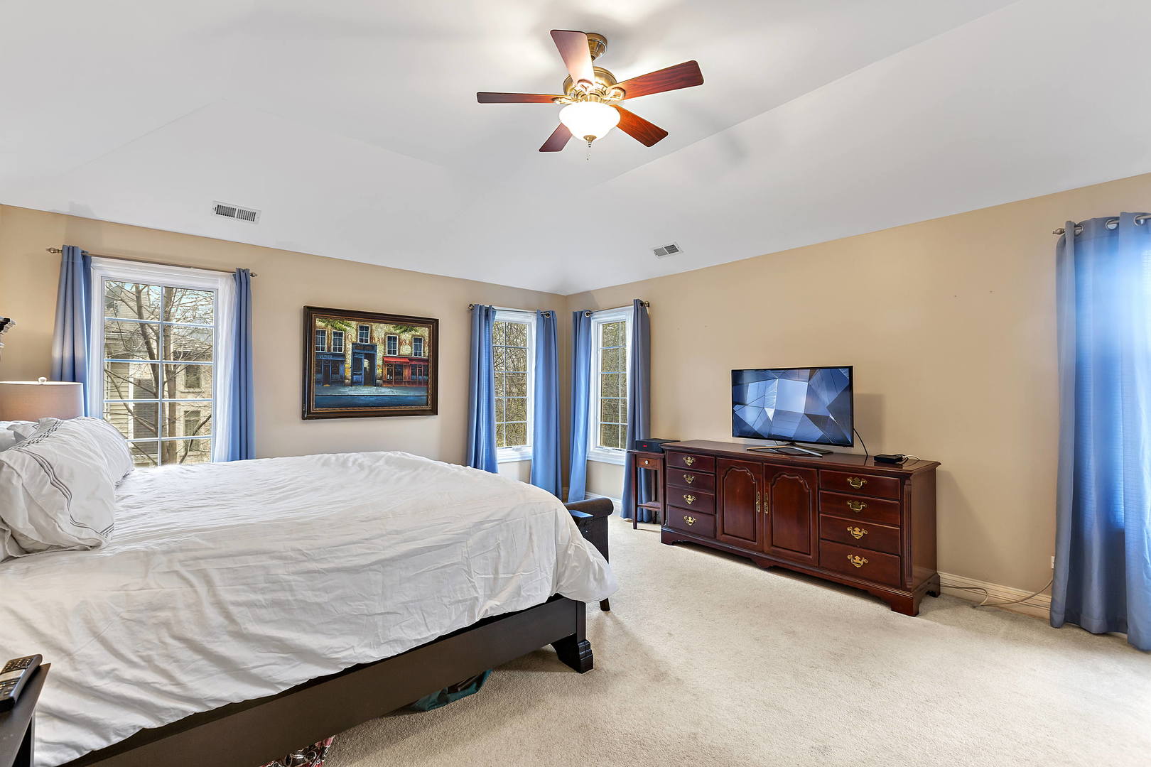 3206 Springdale Avenue Glenview, IL 60025 - Photo 11 of 20 a bedroom with a bed and a flat screen tv