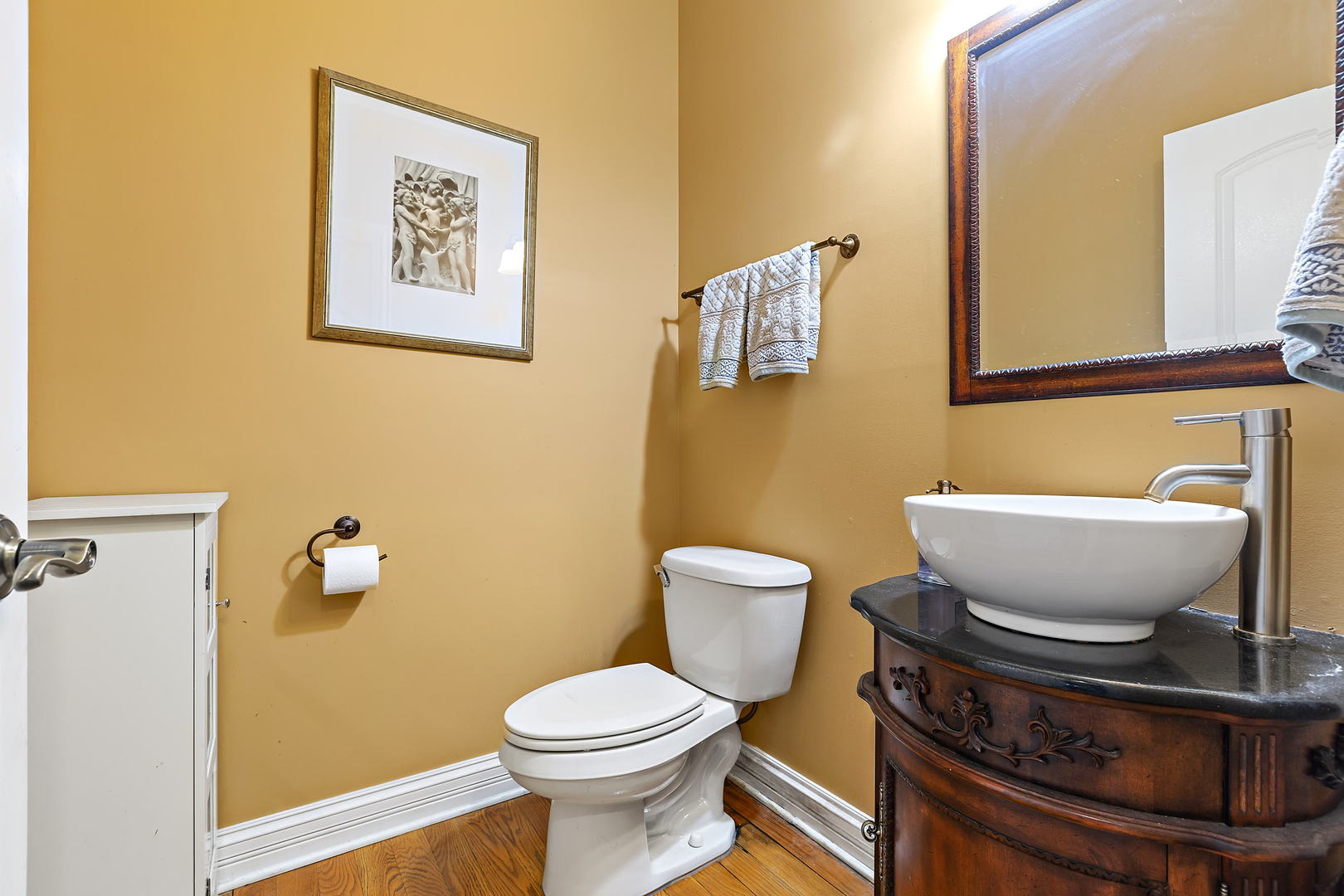 3206 Springdale Avenue Glenview, IL 60025 - Photo 9 of 20 a bathroom with a toilet and a sink