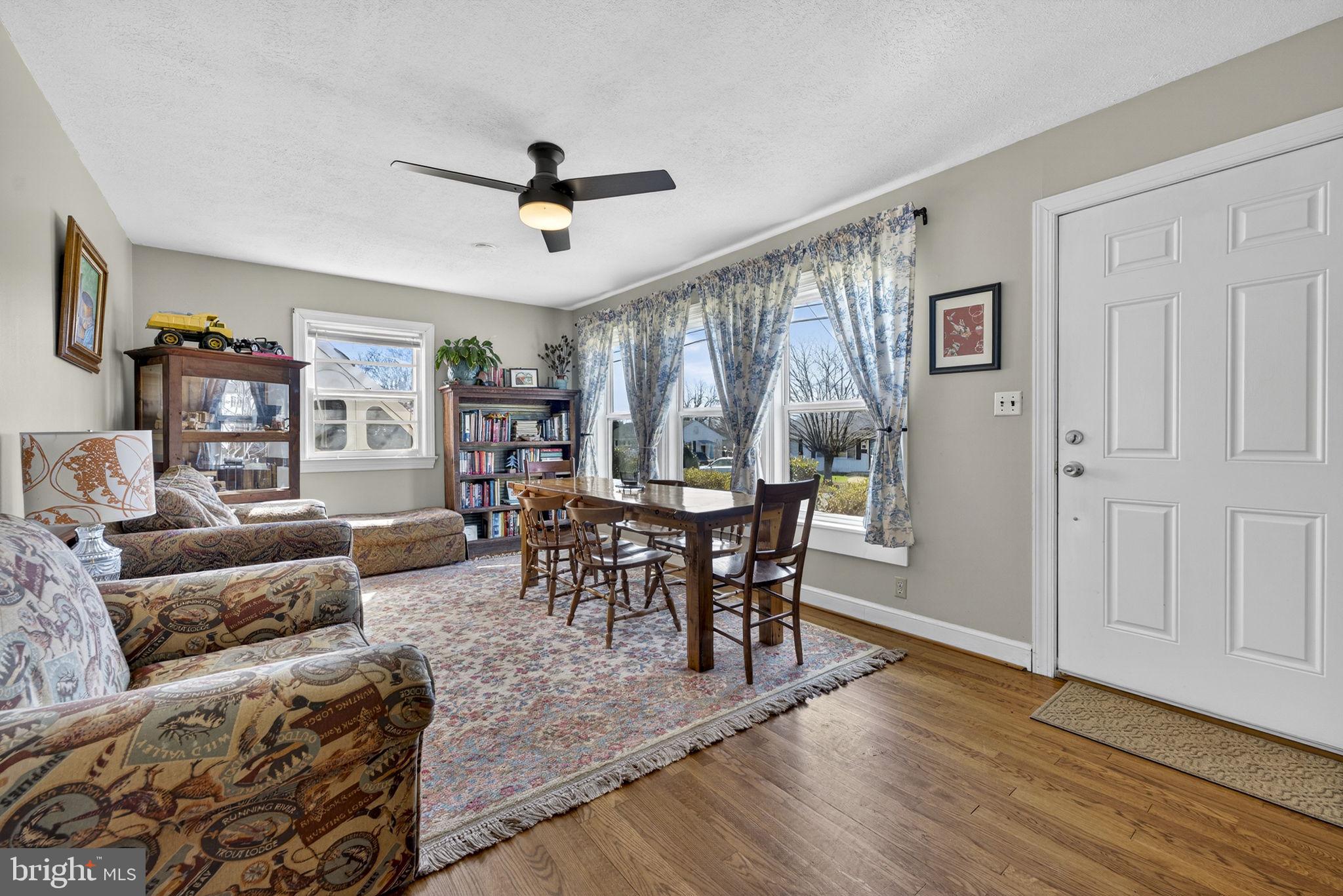 134 Garr Avenue Culpeper, VA 22701 - Photo 6 of 43 a view of a livingroom and dining room