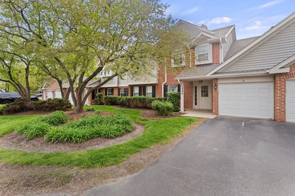 $309,000 | 1246 East Evergreen Drive, Unit 7, Palatine, IL 60074