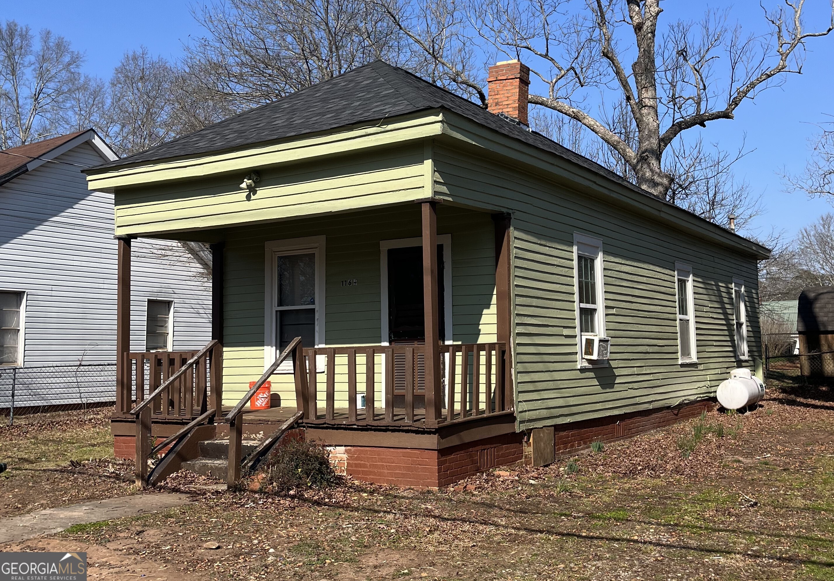 100 3rd Street Thomaston, GA 30286 - Photo 2 of 4 a view of house with chair and tables