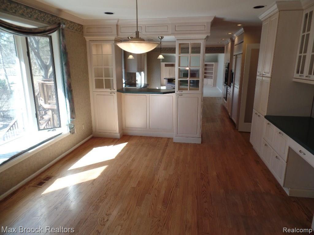 4026 Nearbrook Road Bloomfield Hills, MI 48302 - Photo 9 of 52 015.jpg