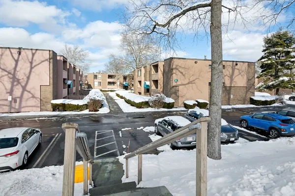 $275,000 | 18 Shrewsbury Green Drive, Unit I, Shrewsbury, MA 01545