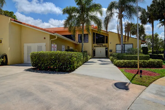 $2,400 | 23345 Carolwood Lane, Unit 205, Boca Raton, FL 33428