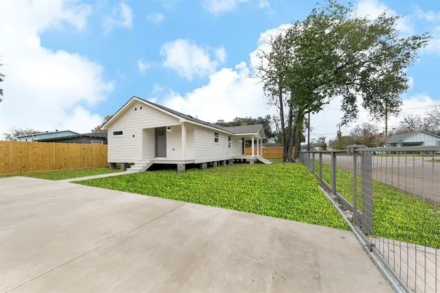 a view of a backyard with a garden and plants