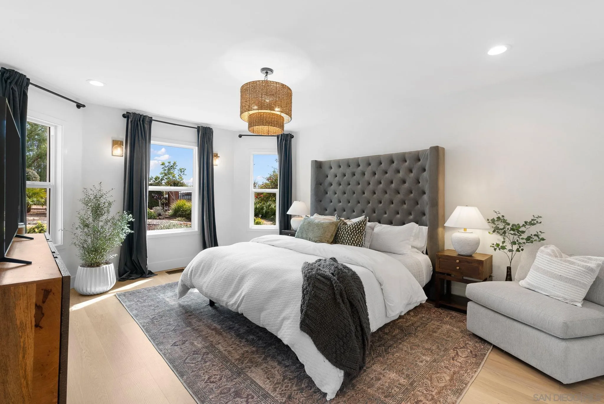 3168 Alta Verde Drive Fallbrook, CA 92028 - Photo 22 of 67 a bedroom with a bed and couch