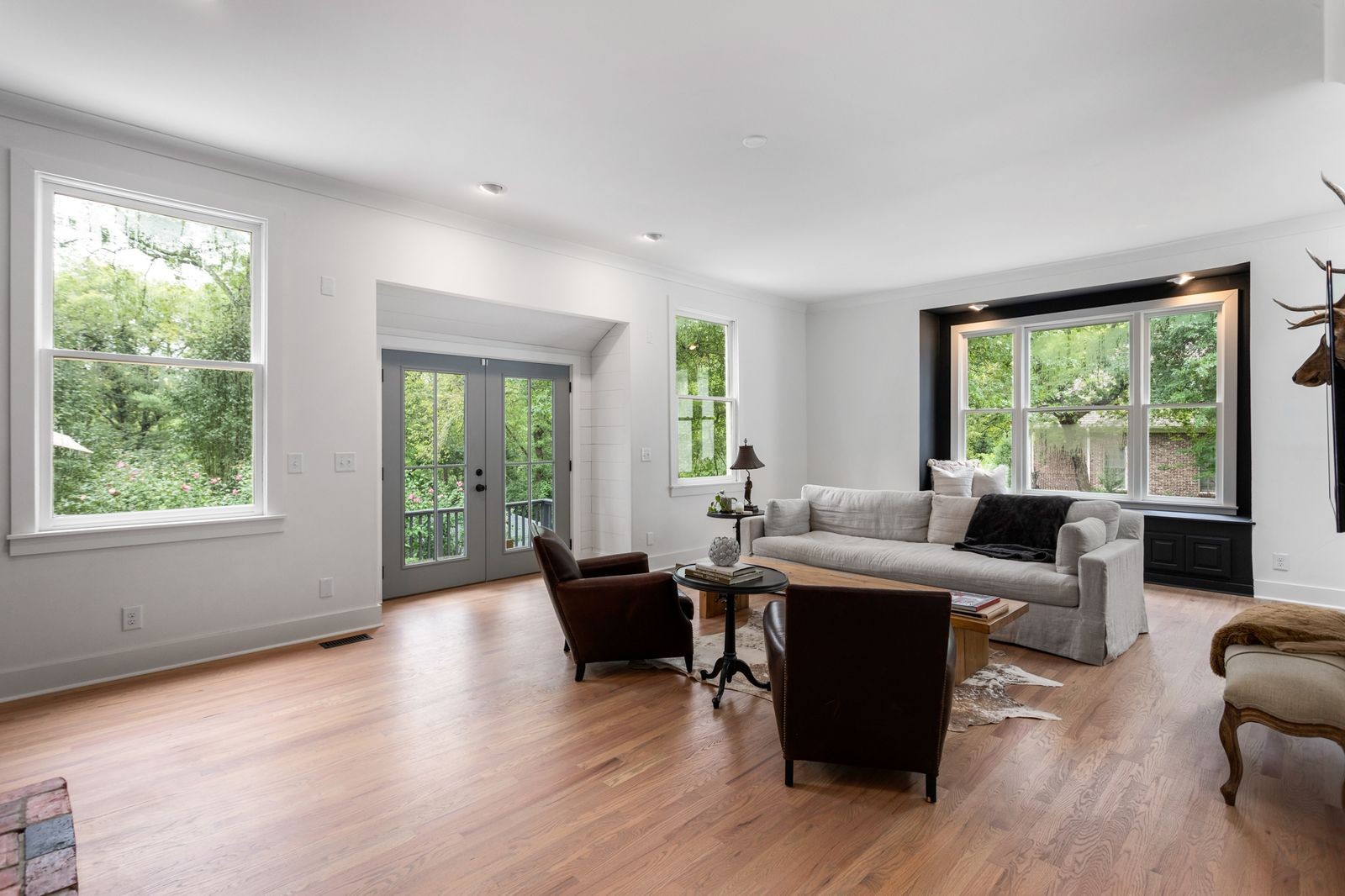 6437 Bresslyn Road Nashville, TN 37205 - Photo 15 of 47 a living room with furniture and wooden floor