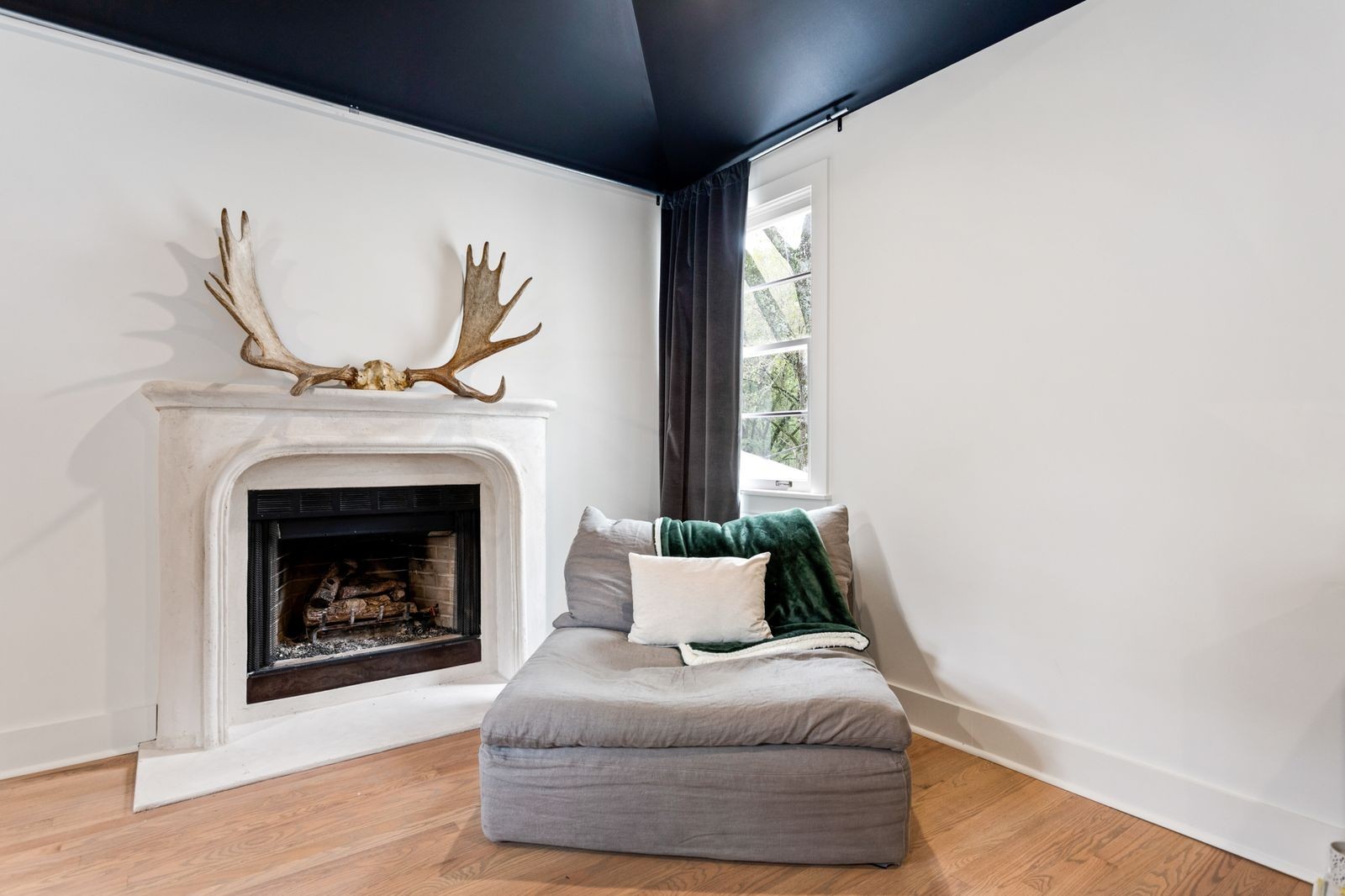 6437 Bresslyn Road Nashville, TN 37205 - Photo 20 of 47 a living room with furniture and a fireplace