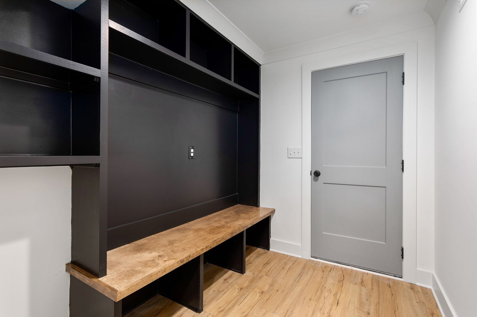6437 Bresslyn Road Nashville, TN 37205 - Photo 32 of 47 a view of kitchen with cabinets