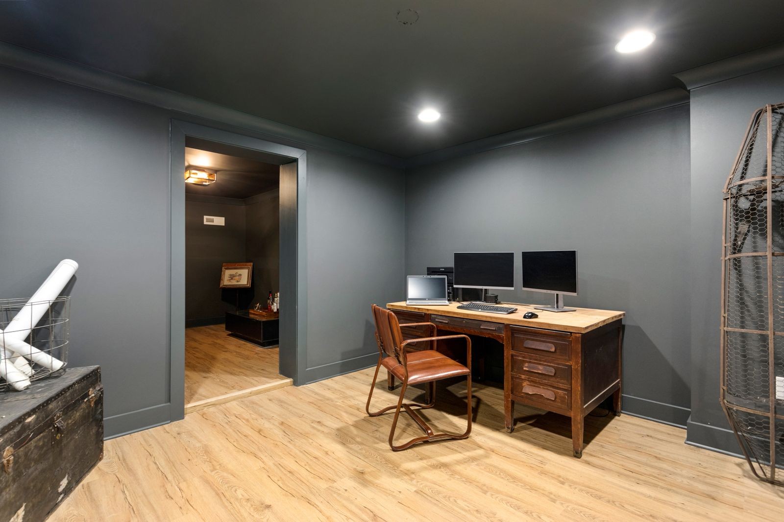 6437 Bresslyn Road Nashville, TN 37205 - Photo 35 of 47 a workspace with furniture