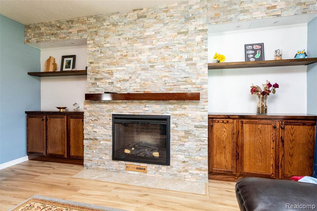 28115 Six Mile Road Livonia, MI 48154 - Photo 9 of 38