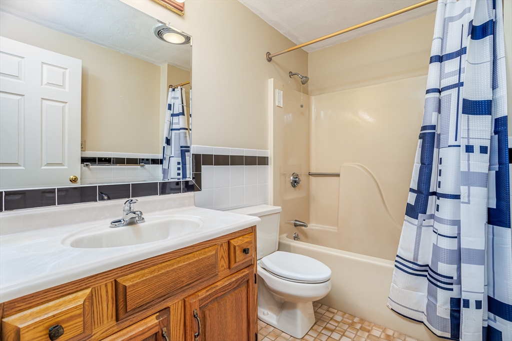 303 Ridgefield Circle, Unit A Clinton, MA 01510 - Photo 21 of 33