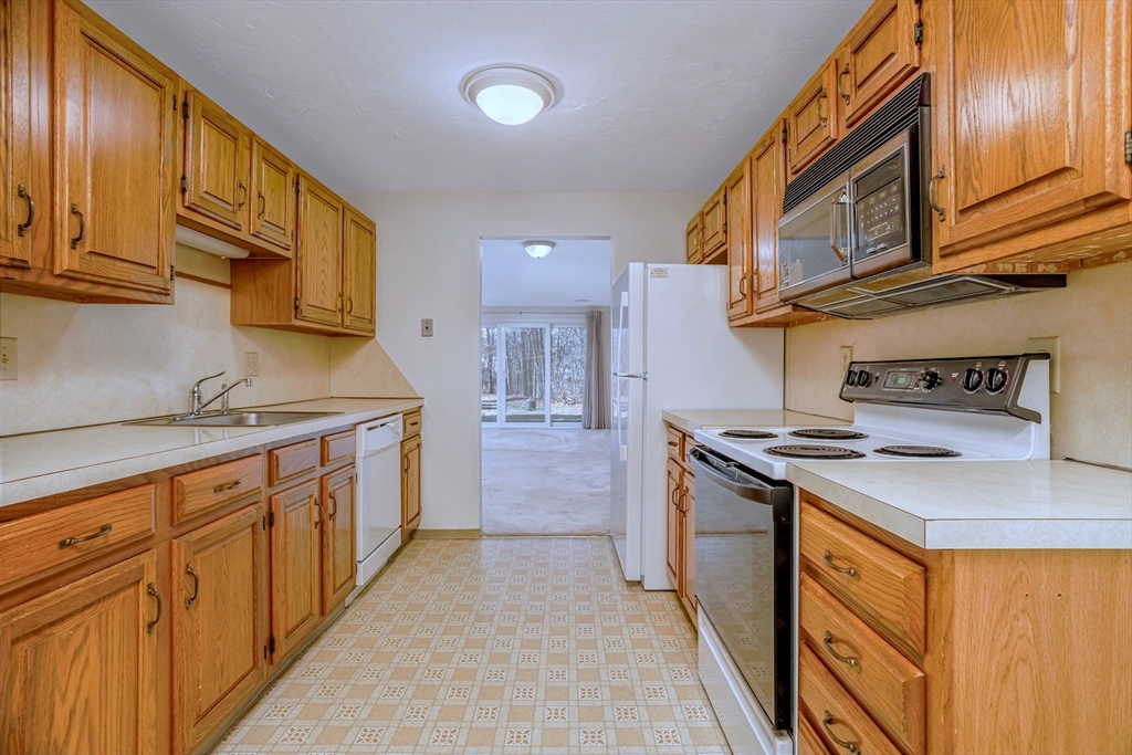 303 Ridgefield Circle, Unit A Clinton, MA 01510 - Photo 3 of 33