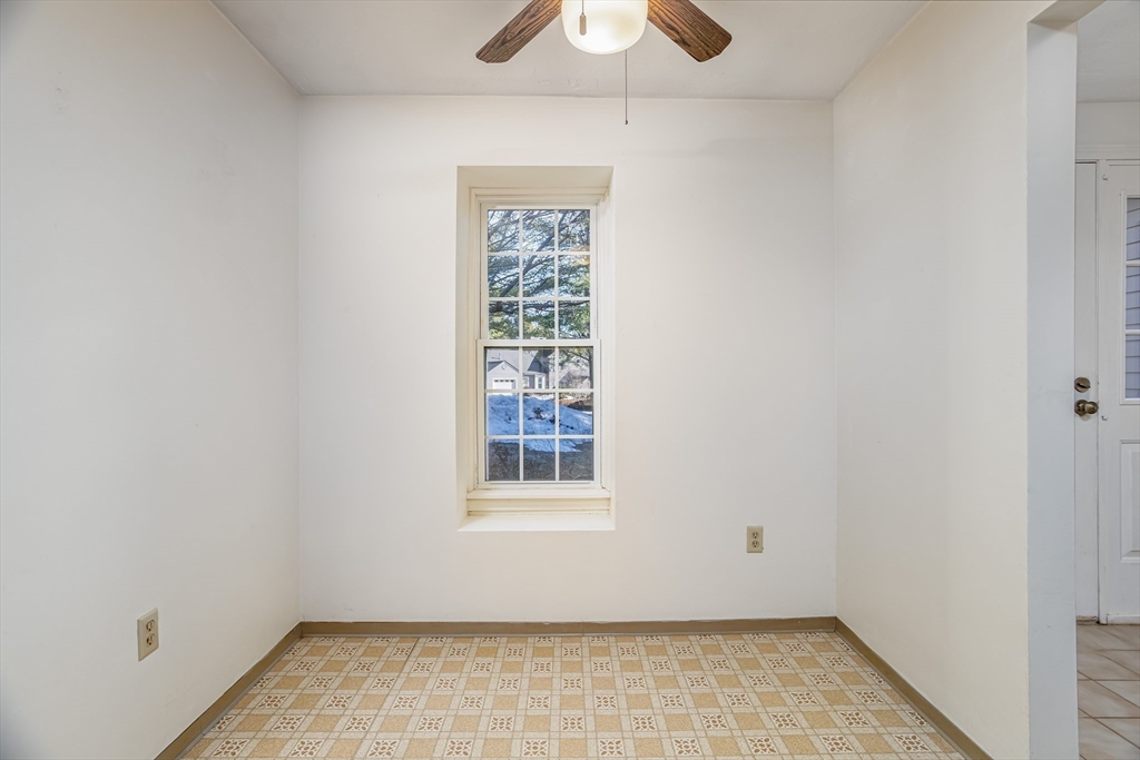 303 Ridgefield Circle, Unit A Clinton, MA 01510 - Photo 5 of 33